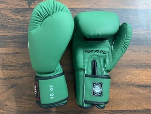 Gants de boxe en cuir personnalisés avec protège-tibias, gants professionnels pour le sparring et l'entraînement, antidérapants et anti-humidité - Vert olive - Product Image 2