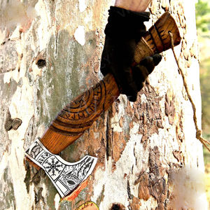 Hacha Vikinga de Acero al Carbono Forjado Personalizada, Hacha con Mango de Madera de Fresno, Hacha Real para Caza al Aire Libre, Hacha Vikinga Tipo Tomahawk - Product Image 4