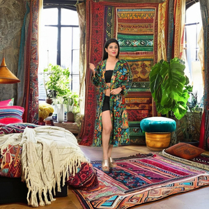 ชุดคลุมยาวสไตล์โบฮีเมียนสีเขียวพิมพ์ลายบล็อกแบบแฮนด์เมด สำหรับผู้หญิงไซส์ใหญ่ เหมาะสำหรับใส่ไปเที่ยวทะเลในฤดูร้อน ดีไซน์หรูหราสไตล์ฮิปปี้ แบบอินเดีย - Product Image 2