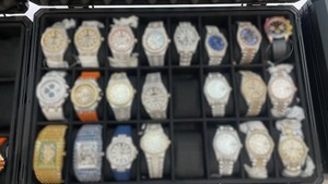 Montre personnalisée en diamant Moissanite VVS pour hommes et femmes, montre de luxe sertie de diamants - Product Image 1