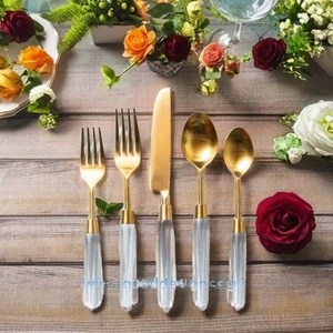 Cubertería acrílica con diseño de artesano, juego de cubiertos de resina con acabado dorado, acero pulido con espejo y asas de plástico para acampar - Product Image 5