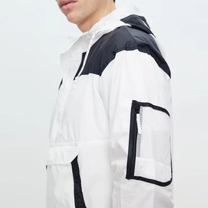 เสื้อแจ็คเก็ตกันลมแบบมีฮู้ดสำหรับผู้ชายรุ่นใหม่ เนื้อผ้าบาง ระบายอากาศได้ดี เป็นมิตรกับสิ่งแวดล้อม กันน้ำ ซับในขนแกะ พร้อมปักชื่อทีมตามสั่ง - Product Image 6