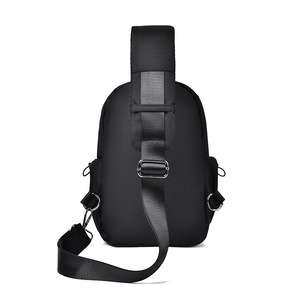 Bolso de pecho de cuero premium, bandolera cruzada para viajes, senderismo, uso diario al aire libre con correa ajustable - Product Image 3