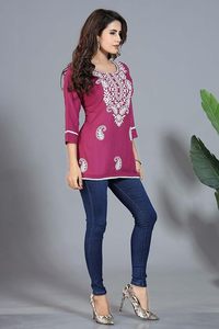 เสื้อคุर्ติผ้าฝ้ายปักลายสีชมพูสำหรับผู้หญิง สไตล์ลักนาวี ชิกันคารี เสื้อคลุมตูนิคสำหรับผู้หญิง แขนสามส่วน คอกลม เสื้อคุर्ตาสไตล์ชาติพันธุ์ - Product Image 2