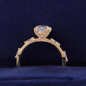 Bague de fiançailles en diamant ovale cultivé en laboratoire certifié IGI avec pierres d'appoint marquise de 0,35 ct VS1, design d'inspiration vintage, argent 925 - Product Image 3