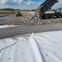 Géotextile non tissé en PET en gros, anti-vieillissement, haute porosité, pour la construction civile, le drainage et la séparation