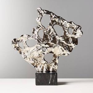 Sculpture abstraite en laiton et aluminium, art décoratif en métal, statue décorative, figurine en métal pour hôtel, décoration de table à domicile - Product Image 1