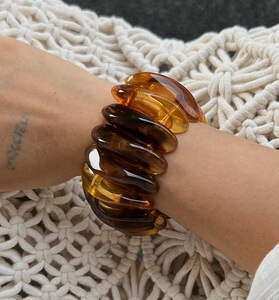Brazalete de Resina de Lujo con Elementos Artísticos Modernos, Accesorio de Moda Elegante para Mujeres en Todo el Mundo - Product Image 3