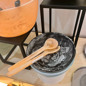 Cuchara de servir postres de resina de mármol verde azulado moderna, ecológica y hecha a mano, con mango largo y diseño ondulado, para cocina. - Product Image 5