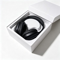 Casque audio rose supra-auriculaire dans un coffret cadeau rigide avec doublure en satin – Emballage haut de gamme pour l'électronique grand public