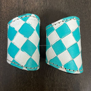 Anillo de Cuero Genuino Repujado a Mano para Bufandas y Pañuelos, Diseño Western con Patrón de Cuadros, Soporte Seguro para Pañuelos y Bufandas - Product Image 5