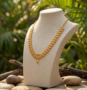Divyoro Orissa - Juego de Joyas Tradicionales de Aleación Chapadas en Oro con Motivo Paisley Personalizado para Mujer, Clásico para Compromiso, Boda o Festividades, con Cadena - Product Image 4