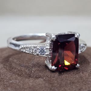 Anillos Finos Originales de Moissanita, Plata Alemana, Excelente Calidad, Corte Radiante, Anillos con Gema de Moissanita con Recubrimiento Rojo - Product Image 1