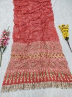 Ensemble Saree en Soie Rouge Imprimé Numérique Infroissable Anti-UV avec Blouse Brodée à Motifs Miroir et Bordure à Pompons Style Traditionnel