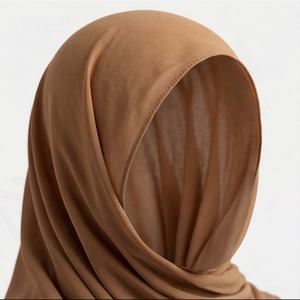 ผ้าคลุมศีรษะฮิญาบแฟชั่นล่าสุด ดีไซน์ใหม่ สวยงามไล่เฉดสีสองโทน ผ้าเนื้อนุ่ม ระบายอากาศได้ดี พรีเมียม ทันสมัย สำหรับผู้หญิง - Product Image 4