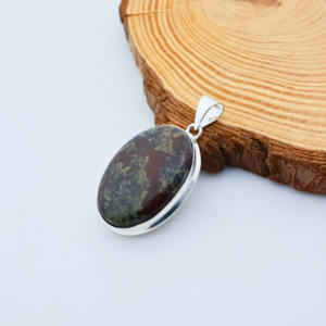Colgante de piedra de heliotropo natural con relleno de plata, joyería artesanal, collar llamativo hecho a mano - Product Image 1