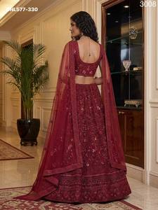 ชุดเลเฮนกา โจลี และผ้าคลุมไหล่สุดหรู สีสันสวยงาม พร้อมงานปักดิ้นดิ้นแดง จากซูรัต - Product Image 5