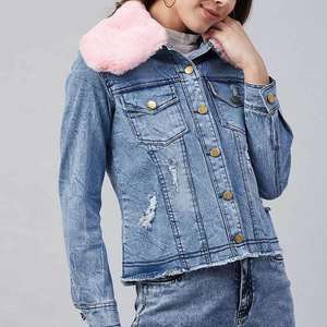 Veste en jean délavé streetwear avec col en fourrure et boutons en forme de donut pour femme, idéale pour l'hiver - Product Image 1
