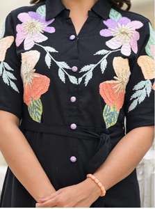 Vestido largo informal de manga corta con estampado floral para mujer, diseño moderno, estilo tradicional musulmán para uso diario. - Product Image 3