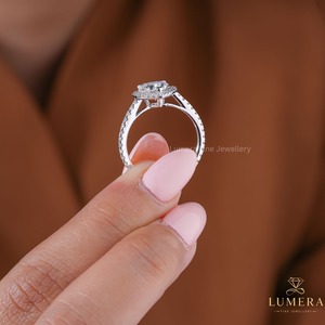 แหวนหมั้นเพชรทรงหัวใจแบบ Halo Lab Grown สำหรับผู้หญิง กำลังเป็นที่นิยม ทอง 9K 10K 14K 18K ชุบทอง 18K หรูหรา รับรองโดย IGI - Product Image 6