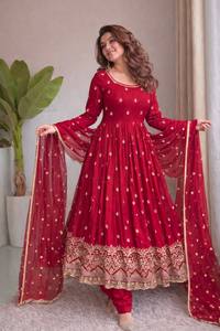 ชุดเดรสผ้าไหมชินอนพรีเมียม ปักลายเลื่อม ประดับกระจก แขนยาว ซับในผ้าฝ้ายไมโคร ขนาด 52 54 นิ้ว กางเกงขายาวผ้ายืด ผ้าคลุมไหล่ชินอน - Product Image 3