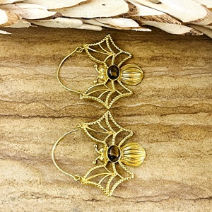 Pendientes Boho de Último Diseño, Joyería Tribal de Latón para Mujer, Chapados en Oro de 18k, Aros Góticos con Diseño de Murciélago y Ojo de Tigre, para Venta al por Mayor/OEM/ODM - Product Image 5