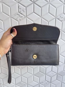 Cartera de Mano de Cuero con Grabado Artesanal de Diseño 2026, Elegante Cartera de Cuero Genuino Multiusos para Mujer, Estilo Occidental, para Uso Diario - Product Image 5