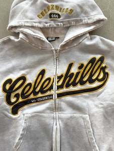 Hoodie court zippé personnalisé pour femme, style universitaire, avec lettres brodées, appliquées et bords bruts, streetwear premium - Product Image 5
