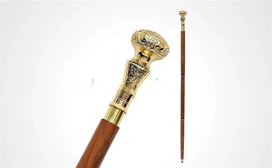 Bâtons de marche rustiques modernes en bois naturel écologique avec poignée en laiton poli, idéaux pour les cadeaux - Product Image 3