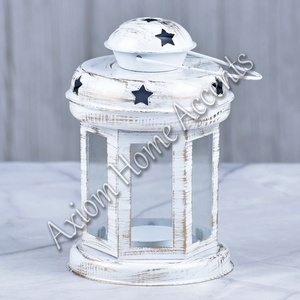 Axiom Home Accents' Rustic Holiday Candle Lanterns Lujosos soportes y tarros de madera hechos a mano con estilo navideño contemporáneo - Product Image 3