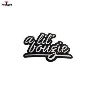 Parches Bordados en 3D de Alta Calidad con Logotipo Personalizado, Precio Económico, Borde Adhesivo Merrow para Gorras, Color y Tamaño Personalizados - Product Image 4