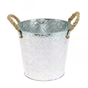 Pot de fleurs en métal galvanisé personnalisé avec motif flocon de neige, jardinière extérieure durable pour fleurs et plantes vertes - Product Image 2