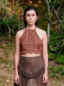 Top corto con cuello halter de algodón Khadi orgánico hecho a mano con estampado tribal y patrones geométricos impresos a mano para mujer - Product Image 6