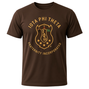 เสื้อยืดผู้ชาย Iota Phi Theta สีน้ำตาล ลายกราฟิกตราสัญลักษณ์สีทอง แขนสั้น คอกลม ผ้าฝ้าย เสื้อผ้าลำลองสำหรับผู้ชาย - Product Image 3