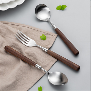 Ensemble de couverts en bois pour remuer les aliments acides, protégeant les ustensiles de cuisson antiadhésifs des rayures et résistant aux températures extrêmes. 2026 - Product Image 1