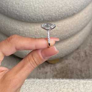 Anillo de Compromiso de Oro de 18K con Diamante Cultivado en Laboratorio de Corte Pera de 5.50 Quilates para Mujer |   Anillo de Boda Solitario Impresionante - Product Image 4