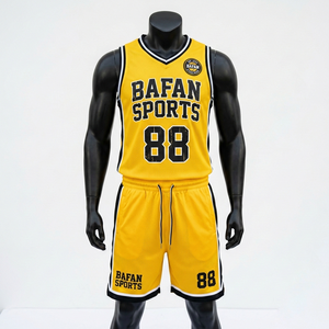 Ensemble maillot et short de basketball pour homme, respirant, en maille polyester, jaune et noir, design à panneaux, logo personnalisé par sublimation pour ensemble homme - Product Image 1