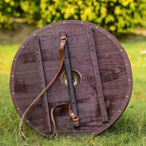 Bouclier rond en bois traditionnel viking, style nordique, artisanat fait main pour événements costumés et décoration murale - Product Image 2