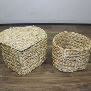 Paniers de rangement écologiques et durables en jacinthe d'eau, artisanat tressé naturel en forme de cœur avec couvercle, Artex Dong Thap Vietnam - Product Image 4