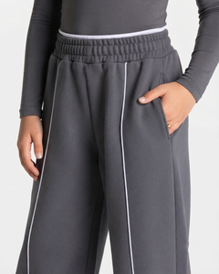 Ensemble de survêtement surdimensionné gris graphite Contrastline personnalisé pour filles, sweat à capuche en molleton de coton et pantalon de survêtement à jambes larges, OEM & ODM - Product Image 5