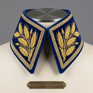 Colliers de régalia en velours brodés à la main avec des pièces d'or, sur mesure et de qualité supérieure, service de fabrication d'uniformes sur mesure pour tout design - Product Image 6