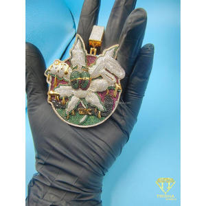 Colgante con diseño de flor en plata de ley 925, joyería de lujo para streetwear. - Product Image 3