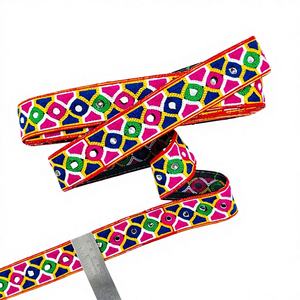 Cette dentelle de qualité supérieure est idéale pour les chaniya choli, les lehenga et les tenues de fête. - Product Image 1