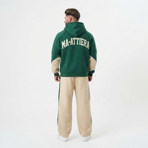 Conjunto Deportivo para Hombre con Capucha y Cremallera en Verde Oscuro y Crema, Sudadera con Estampado Gráfico y Pantalones Anchos - Product Image 2