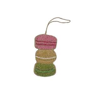 Magnifique porte-clés brodé à la main avec des couleurs vibrantes, un motif floral élégant et une finition haut de gamme - Product Image 1