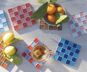 Juego de Posavasos de Mosaico de Vidrio Equilátero, Hechos a Mano, en Tonos Pastel Morado, Granate y Crema, para Mesa Moderna - Product Image 4
