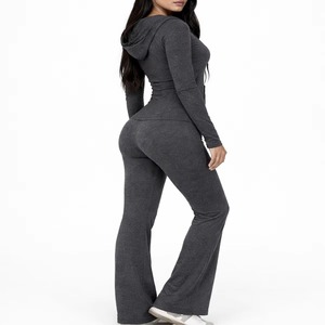 Ensemble de survêtement gris foncé pour femme avec veste zippée à capuche et poches latérales, pantalon évasé, coupe décontractée ample, idéal pour l'automne - Product Image 3