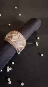 แหวนรองผ้าเช็ดปากไม้แกะสลักทรงกลมสไตล์ยุโรป สง่างาม เป็นมิตรกับสิ่งแวดล้อม  แปลงโฉมประสบการณ์การรับประทานอาหาร - Product Image 6