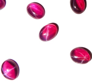 Rubis étoilé transparent ovale 6x8 mm 2 carats, cabochon poli créé en laboratoire avec effet étoile à 6 branches pour la fabrication de bijoux - Product Image 3