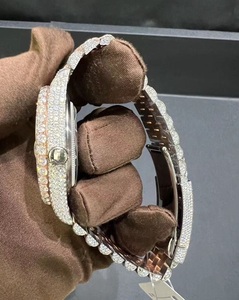 นาฬิกาข้อมือกลไกหน้าปัดโรมันโทนสีโรสโกลด์ ประดับโมอิสซาไนต์ สายสแตนเลสคุณภาพสูง กันน้ำ จอแสดงผลแบบอนาล็อก - Product Image 4